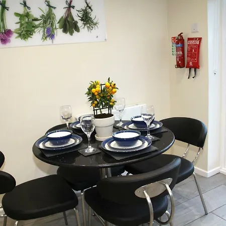 בית נופש City Centre Town House With River Walks And Free Parking C27hk *